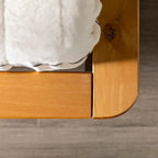 King-Size-Plattformbett aus Massivholz