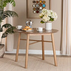 Τραπεζαρία Mid-Century Modern από ξύλο δρυός σε καφέ απόχρωση με λεπτομέρειες από ξύλο καουτσουκόδεντρου